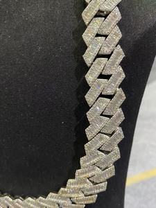 Cadena de eslabones unisex de 18 mm, estilo hip-hop, popular, con moissanita VVS, chapada en oro de 22k sobre plata de ley - Product Image 2