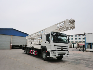 Foreuse de puits d'eau montée sur camion diesel Sc800, profondeur 800m, 28 tonnes, 176 kW, entraînement par le haut, rotation hydraulique pour la construction - Product Image 2