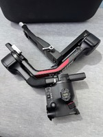 Stabilisateur portable professionnel DJI RS4 Pro, capacité de charge utile de 4,5 kg, stabilisation d'image sur 3 axes
