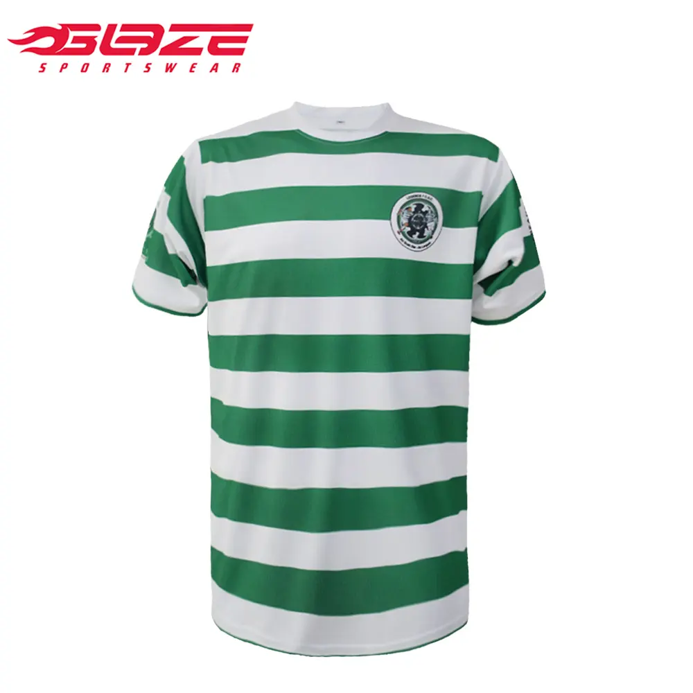Grünes und weißes Fußball trikot mit individuellem Spezial logo