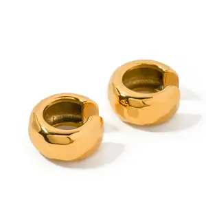 Orecchini rotondi da donna in acciaio inossidabile placcato oro 18K placcato oro classico con polsino