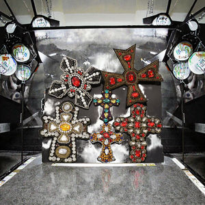 Patch brodé perlé grand format style Hot Punk, badge croix 3D en strass, écologique, pour transfert thermique DIY, thermocollant ou à coudre sur toile - Product Image 3