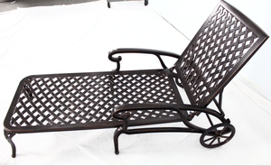 Tumbona Moderna de Aluminio Fundido con Acabado Bronce para Uso en Exteriores, Hoteles y Salas de Estar - Product Image 5
