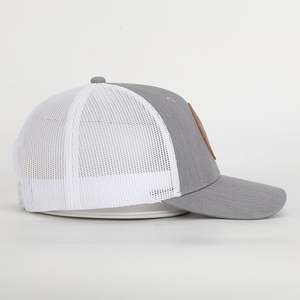 Venta al por mayor de gorras lisas de 6 paneles de cuero de alta calidad con parche de malla de ala curva para hombre gorra de camionero gris jaspeado 112 - Product Image 4