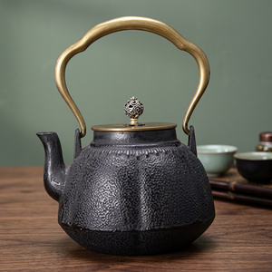 กาน้ำชาโลหะแบบจีนโบราณพร้อมฝาปิดและด้ามจับโลหะ - Product Image 3