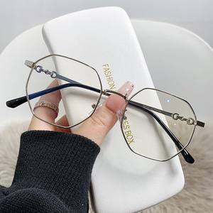 2025 Gafas de luz azul de metal portátiles con forma de polígono de diseño vintage - Product Image 6