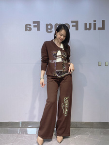 Nouvelle collection hiver : ensemble pull en maille deux pièces pour femme avec col en V et décorations élaborées en strass, à porter en duo - Product Image 5