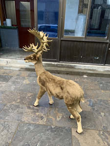 เรนเดียร์ขนาด1.1ม. 1.4ม. ของเล่นรูปสัตว์ในฟาร์มที่ทันสมัยมีขนยาวขนาดใหญ่เหมือนจริงสำหรับตกแต่งเทศกาลคริสต์มาสกลางแจ้ง - Product Image 2