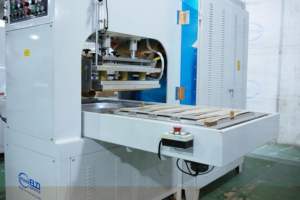 آلة لحام فلتر الهواء عالية التردد لإنتاج فلاتر البولي بروبيلين والأقمشة غير المنسوجة - Product Image 5