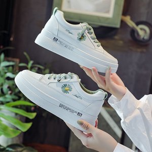 <span class=keywords><strong>Scarpe</strong></span> da donna bianche piccole <span class=keywords><strong>con</strong></span> rialzo <span class=keywords><strong>interno</strong></span>, sneakers sportive casual <span class=keywords><strong>con</strong></span> fondo spesso e design sottile - Product Image 5