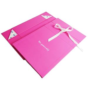 ขนาดใหญ่โลโก้ที่กําหนดเองคุณภาพสูงกล่องของขวัญแข็งบรรจุภัณฑ์เสื้อผ้ากล่องพับได้พร้อมเข็มขัดริบบิ้น - Product Image 2