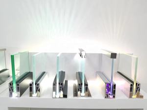 2025 nuovo design di alta qualità per esterni RGB luce in alluminio vetro balaustra U canale ringhiera di vetro per balcone e ponte - Product Image 3