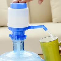 Pompe à eau manuelle personnalisée bleue à barillet moyen, en plastique écologique, 10 kg, 0 Volt, pour usage domestique extérieur et de bureau