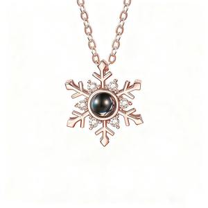 Collana con Ciondolo a Fiocco di Neve in Rame e Zircone 'Ti Amo' in Cento Lingue, <span class=keywords><strong>Serie</strong></span> Romantica per Feste e Regali di Natale - Product Image 5