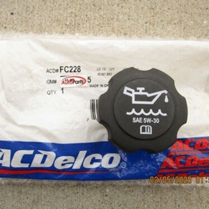 Tapa de aceite de motor SAE 10W-30 de plástico para vehículos Chevrolet 12590905 FC228 - Product Image 2