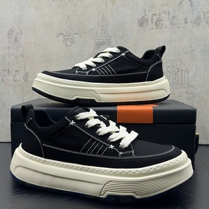 ฤดูร้อนใหม่ รองเท้ากีฬาลำลองสำหรับผู้ชาย ผ้าคุณภาพพรีเมียม เดินทางในชีวิตประจำวัน ดีไซน์ทันสมัย ระบายอากาศได้ดี เหมาะสำหรับโอกาสต่างๆ ดีไซน์กันลื่น - Product Image 3