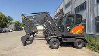 Machinerie de terrassement : Mini-pelle sur roues 6 tonnes DX60W avec tarière, godet à pince, moteur, pompe et engrenages à haute efficacité
