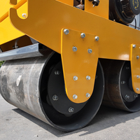 Rouleau compresseur routier compact et durable à double tambour, capacité de montée de 30 % pour le compactage de la remblais
