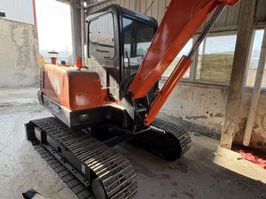 รถขุดตีนตะขาบ Doosan DH55 สีส้ม อุปกรณ์ก่อสร้างสำหรับงานหนัก มือสอง - Product Image 3