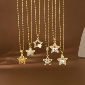 Collar con colgante de estrella 3D hueca de grano delicado y cadena fina para mujer, ideal para uso diario, citas y banquetes. Joyería para pedidos al por mayor. - Product Image 1