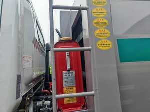 Dongfeng รถบรรทุกขยะอัด4*2ความจุ10ลูกบาศก์เมตรและฝาปิดสนิทที่ด้านหลังสำหรับเปิด - Product Image 4