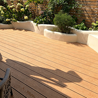 Planches de terrasse composites antidérapantes et écologiques prêtes à l'exportation avec fixation dissimulée pour projets de villas, balcons et cours.