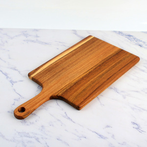 Tabla de cortar de madera de acacia de 40x20x1.5cm, rectangular, con asa, para servir frutas, pan y otros alimentos en la cocina. - Product Image 3