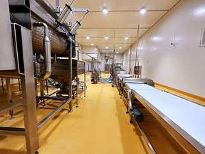 พื้นซีเมนต์โพลียูรีเทนเกรดอาหาร HACCP ความหนา 4 มม. ปรับระดับเองได้ สำหรับโรงงานแปรรูปอาหารและครัวเชิงพาณิชย์ - Product Image 4