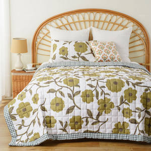 Juego de Ropa de Cama de Microfibra Cepillada con Estampado Reversible de Doble Cara, con Fundas de Almohada, Edredón y Cubrecama - Product Image 1