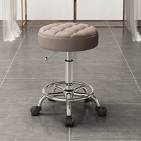 Tabouret roulant moderne réglable en hauteur 360 °   Tabouret de salon pivotant en cuir PU capitonné avec base chromée