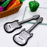 Multifunctionele Keukenaccessoires Gitaarvorm 3-In-1 Roestvrijstalen Mes Mini Kaasrasp Met Plastic Handvat