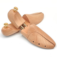 Promotion : Embauchoir en bois de cèdre rouge réglable et personnalisable anti-plis pour chaussures