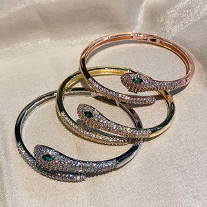 Brazalete de Serpiente en Oro Blanco y Oro Rosa con Microincrustaciones, Chapado en Cobre, Joyería para Fiestas, Otoño 2024, Origen Yiwu - Product Image 1