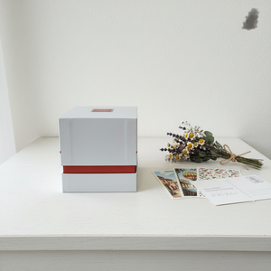 Boîte cadeau rigide en papier avec fermeture magnétique blanche et insert en mousse EVA personnalisé, boîte d'emballage de luxe pour les soins de la peau, les cosmétiques, les bijoux - Product Image 6