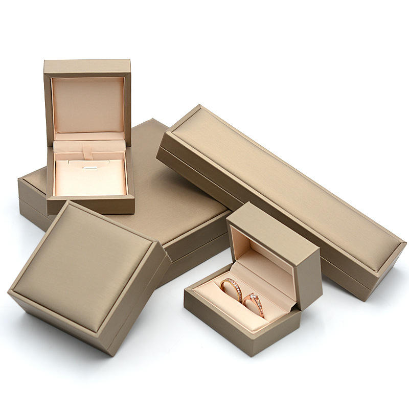 Customized pendant box