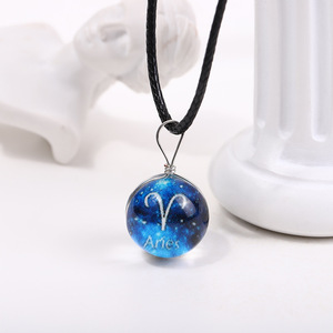 Venta al por mayor encanto redondo bola <span class=keywords><strong>de</strong></span> cristal colgante que brilla en la oscuridad constelación 12 signo del zodiaco collar joyería para mujeres - Product Image 5