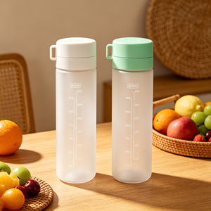 Botella de agua portátil delgada de plástico esmerilado con tapa a prueba de fugas, escala de medición, reutilizable, para viajes y oficina. - Product Image 5