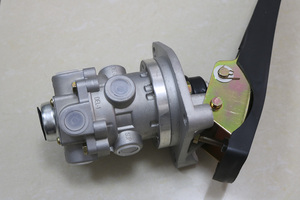 Pièces détachées pour remorque de camion, système de freinage, valve de frein à pied avec pédale A0044296544 4721950160 - Product Image 4