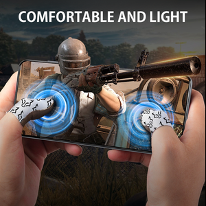 Les manchons de doigts en tissu argenté pour l'e-sport sont absorbants et offrent une sensibilité tactile, ce qui les rend idéaux pour les jeux compétitifs. - Product Image 3