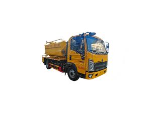 รถดูดสิ่งปฏิกูลแบบสองฟังก์ชั่น Sinotruk Howo 4x2 ถังขนาด 5-6 ลูกบาศก์เมตร พร้อมระบบควบคุมระยะไกลสำหรับดูดสิ่งปฏิกูลและขจัดสิ่งอุดตันในท่อ - Product Image 1