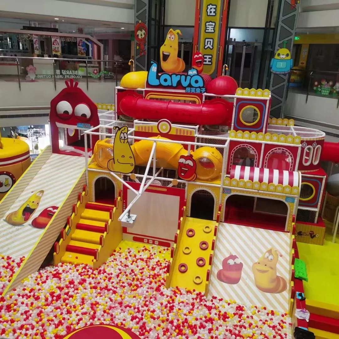 Équipement de terrain de jeu intérieur pour enfants avec piscine à balles