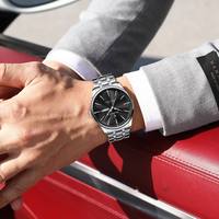 Bracelet en acier inoxydable et facile à nettoyer. Étanche 3 bars, résistance à l'eau sécurisée jusqu'à 30 mètres. Calendrier complet