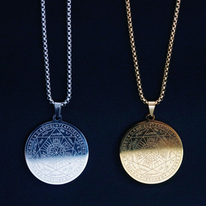 पुरुषों की स्टेनलेस स्टील क्रॉस लिंक चेन हार उज्ज्वल पॉलिश सोने की लुभावनी उत्कीर्ण विचक्राफ्त - Product Image 1