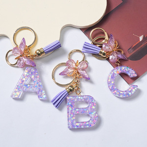Llavero <span class=keywords><strong>de</strong></span> resina morada con letras del alfabeto, colgante para bolso, 26 letras inglesas, borla morada, mariposa, llavero con inicial - Product Image 1