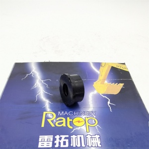 รถขุด PC200-7 PC200-8 6D107 ไอโซเลเตอร์ 6754-11-8260 ปะเก็นฝาครอบแขนโยก ซีลน้ำมัน 6754-11-8260 - Product Image 1
