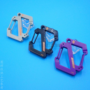 Mosquetón Metálico Personalizado de Aleación de Zinc con Forma de Letra y Liberación Rápida para Mochila, Uso en Exteriores - Product Image 3