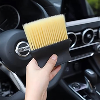 Brosses de nettoyage de voiture à poils souples jaunes Outil de dépoussiérage de détail de tableau de bord intérieur automatique avec lucarne extérieure pour le lavage de voiture