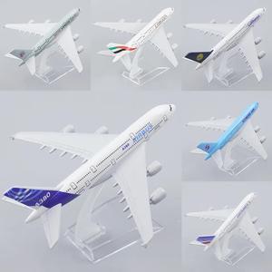 Modèle d'<span class=keywords><strong>avion</strong></span> en métal moulé sous pression <span class=keywords><strong>Air</strong></span> <span class=keywords><strong>France</strong></span> Airbus A380 à l'échelle 1/500, 14 cm, avec support - Product Image 6
