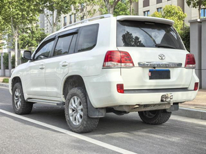 Toyota Land Cruiser 4x4 SUV tout-terrain d'occasion, année 2015, climatisation performante, intérieur et extérieur en parfait état, <span class=keywords><strong>film</strong></span> de protection complet de la carrosserie - Product Image 4