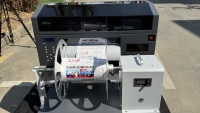 Imprimante d'autocollants en vinyle Imprimante numérique Uv Machine d'impression publicitaire Rouleau à rouleau Imprimante d'étiquettes numériques à jet d'encre Uv
